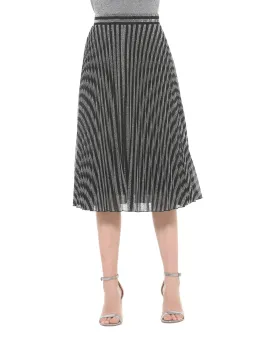 Pleated skirt with optical illusion